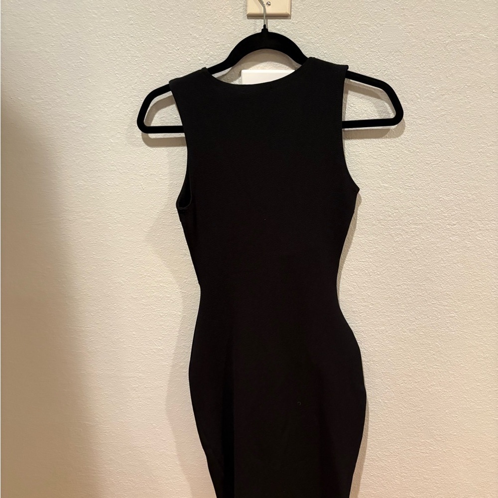 Boohoo Black V-Neck Mini Dress - Picture 2 of 2